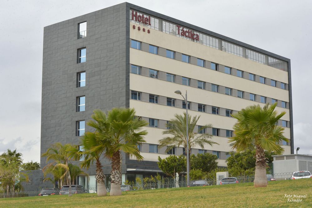 Azz Valencia Tactica Hotel Paterna Bagian luar foto