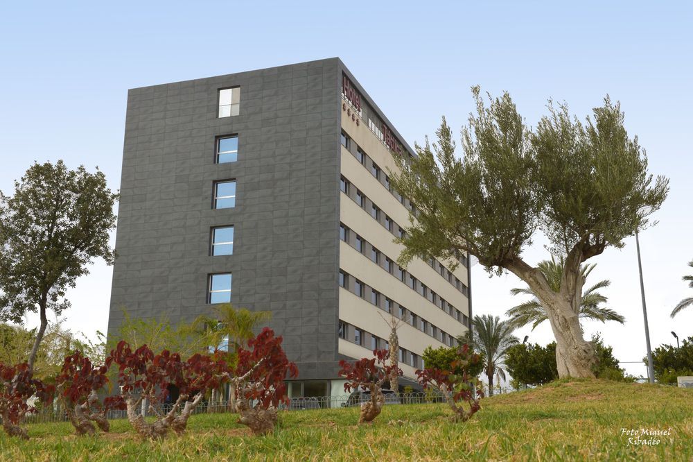 Azz Valencia Tactica Hotel Paterna Bagian luar foto