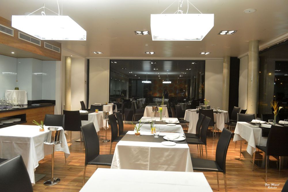 Azz Valencia Tactica Hotel Paterna Bagian luar foto
