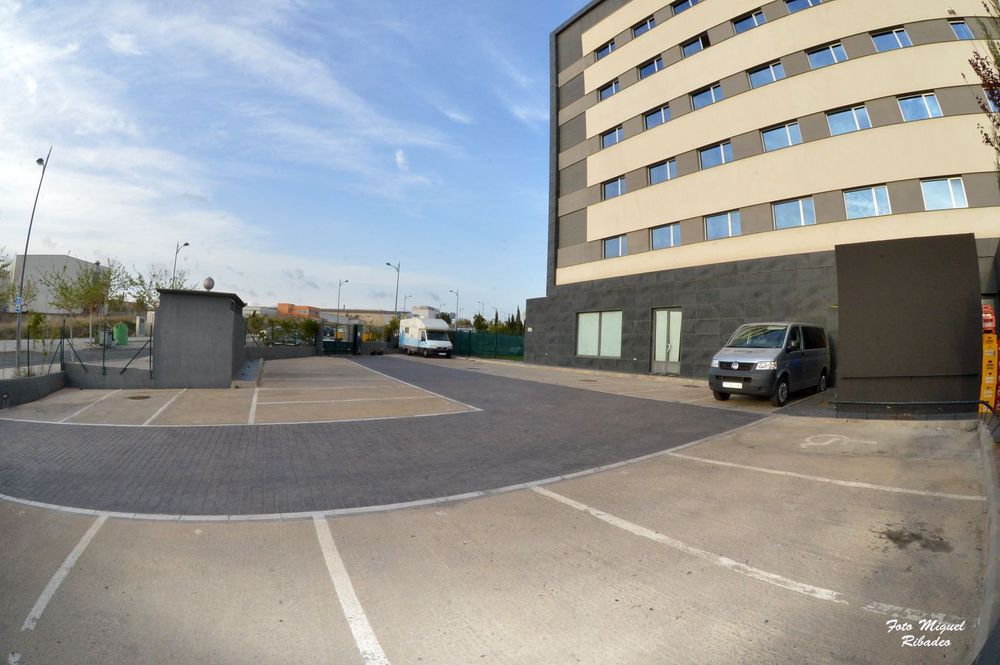 Azz Valencia Tactica Hotel Paterna Bagian luar foto