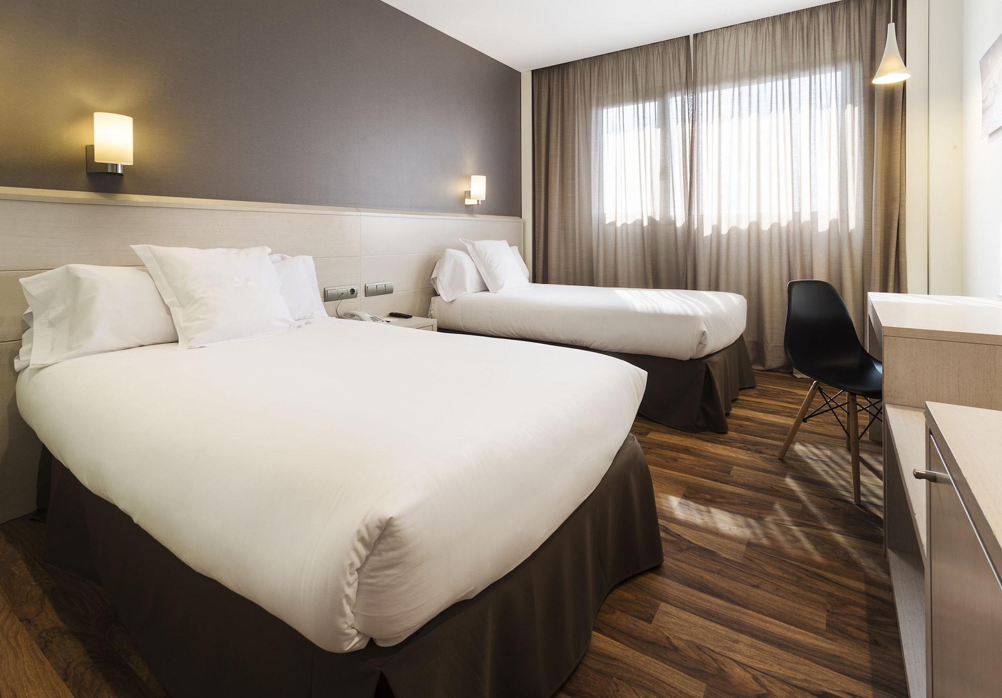 Azz Valencia Tactica Hotel Paterna Bagian luar foto