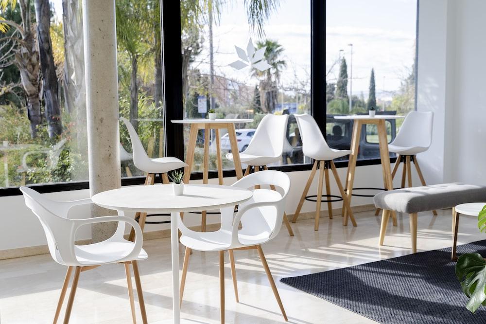 Azz Valencia Tactica Hotel Paterna Bagian luar foto