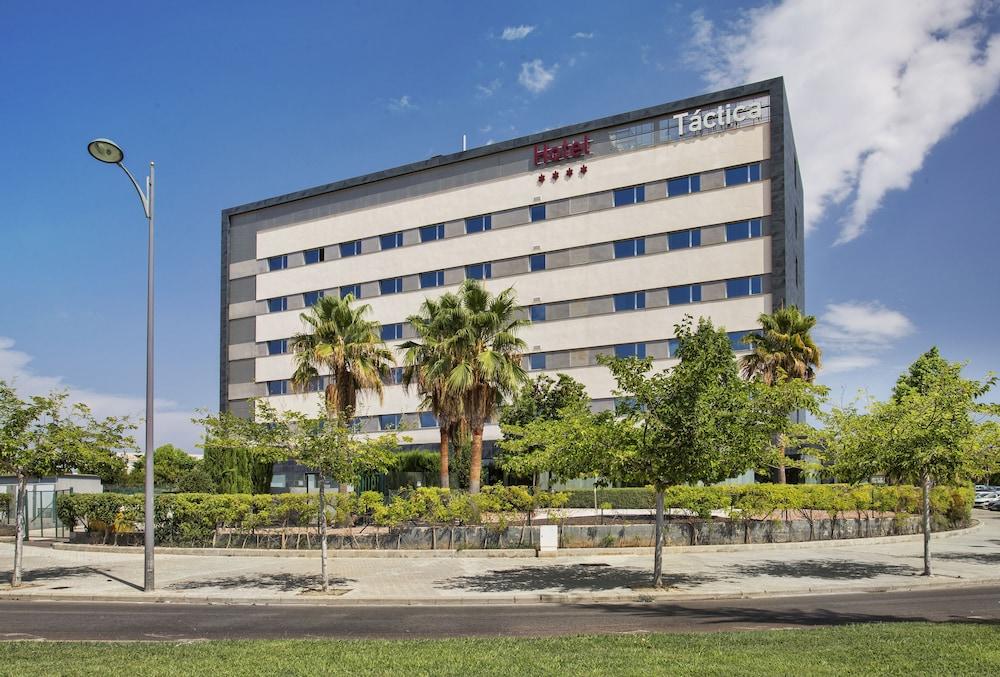 Azz Valencia Tactica Hotel Paterna Bagian luar foto