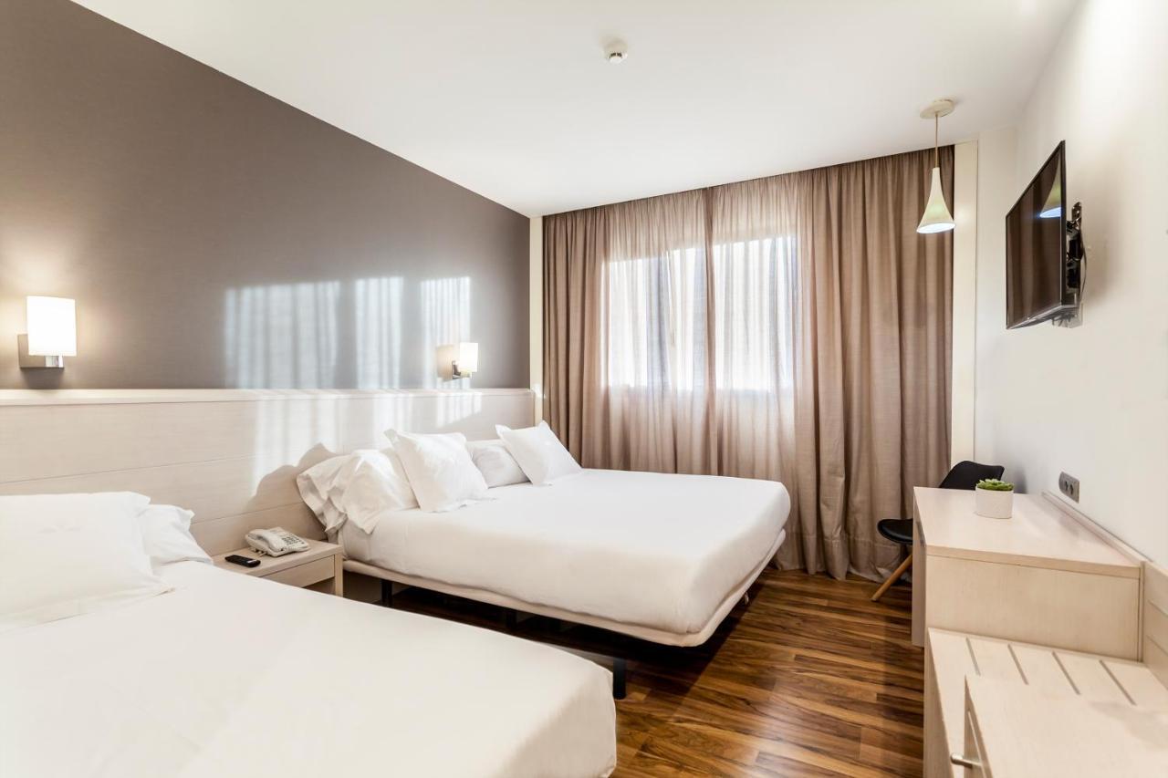 Azz Valencia Tactica Hotel Paterna Bagian luar foto