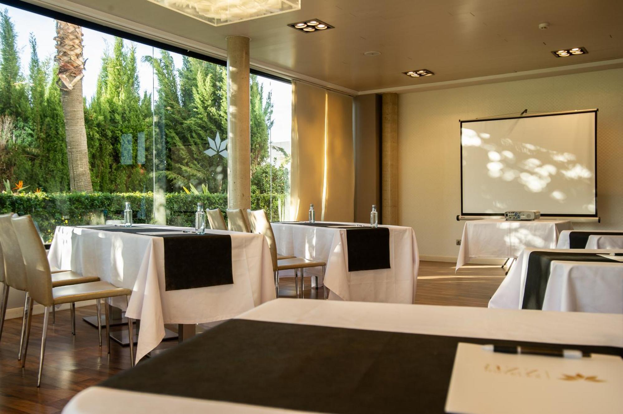 Azz Valencia Tactica Hotel Paterna Bagian luar foto