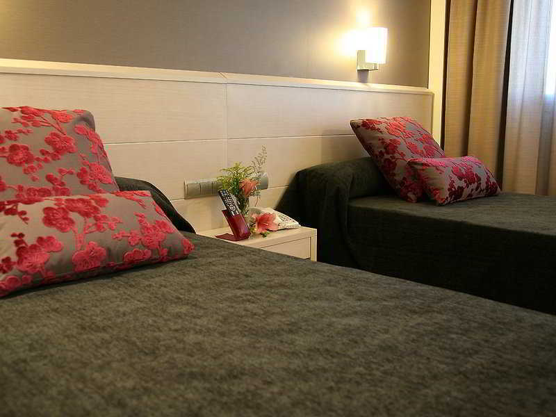 Azz Valencia Tactica Hotel Paterna Bagian luar foto